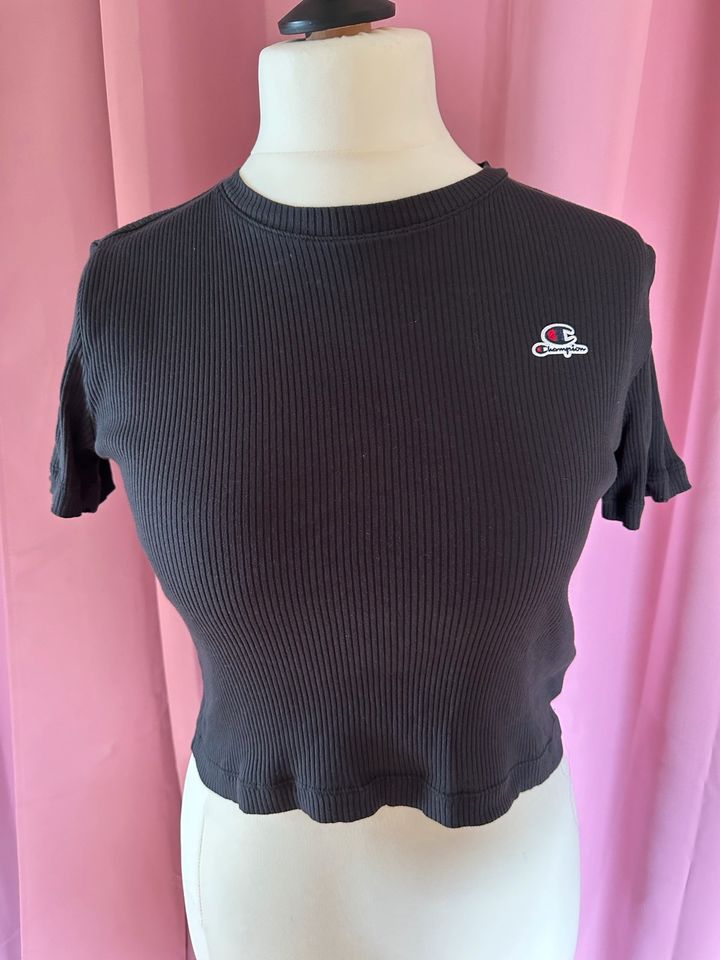 Schwarzes Crop Top / Kurzes Oberteil Champion Größe L in Wadgassen