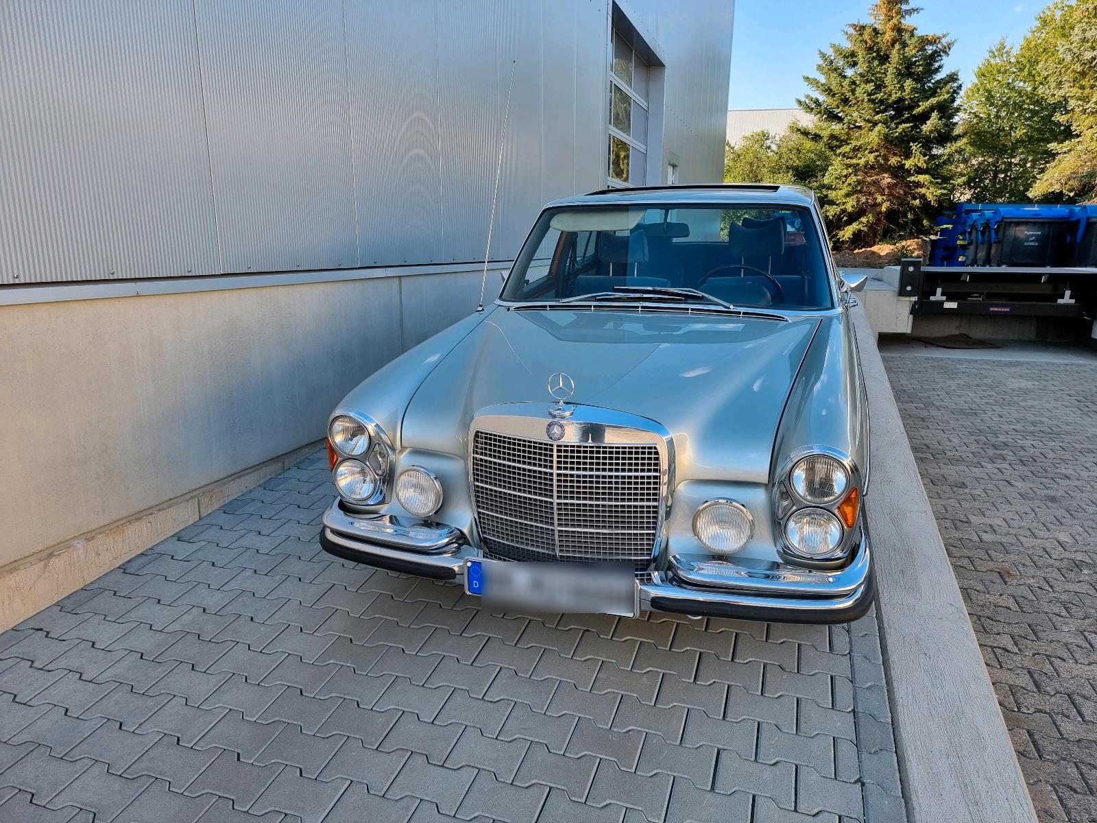 Abbildung des Autos Mercedes Oldtimer SEL 30…