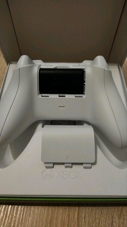 Xbox series X/S Controller Weiß inkl. Akku und OVP in Kiel