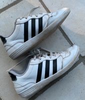 Adidas Sneaker Turnschuhe Gr. 6 1/2 Niedersachsen - Quakenbrück Vorschau