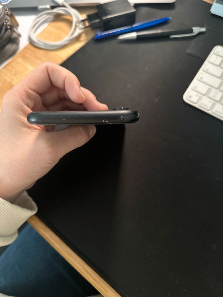 iPhone XR 64 GB - schwarz - top Zustand | Kinder Smartphone in Köln