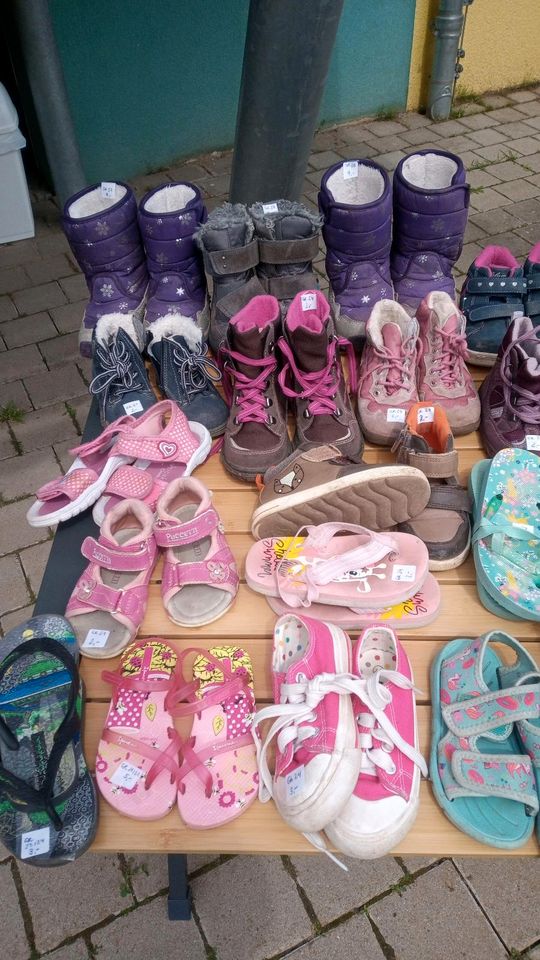 Diverse Kinderschuhe in Speyer