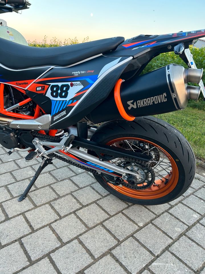 KTM SMC R 690 Supermoto in Unterdietfurt