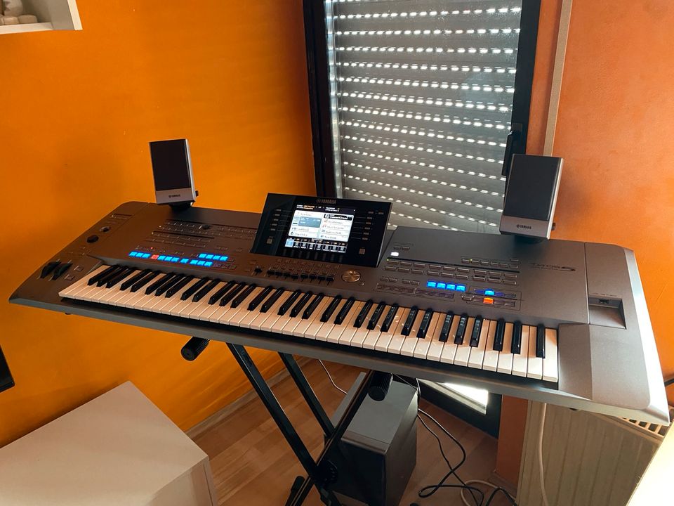 Yamaha Tyros 5 (76T) Keyboard (1GB) mit Soundsystem + Gewährleist in Leinburg
