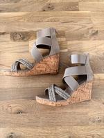Keil Sandalette 36 beige neu Hessen - Allendorf Vorschau