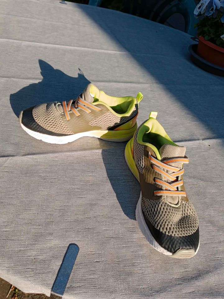 Schuhe Fila grün grau 29 in Quarnbek