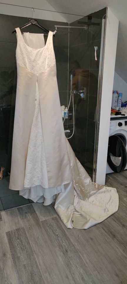 Traumhaftes Prinzessinnen Brautkleid von Miss Kelly in Nachrodt-Wiblingwerde