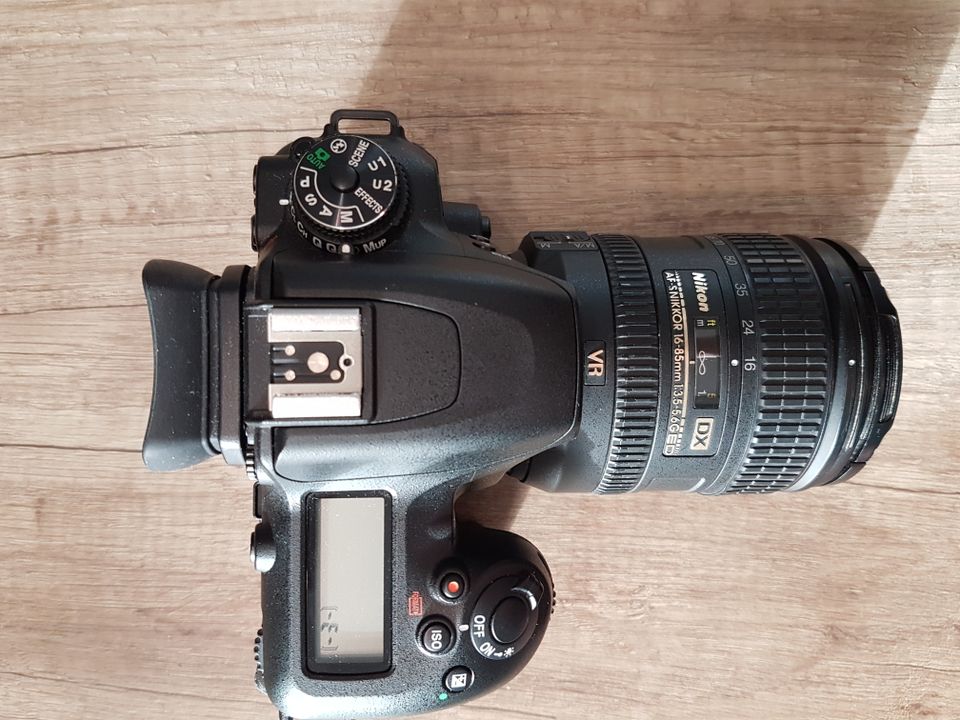 Nikon DSLR D7500 + NIKKOR 16-85mm + NIKKOR 24-70mm + Buch in Bad Lippspringe