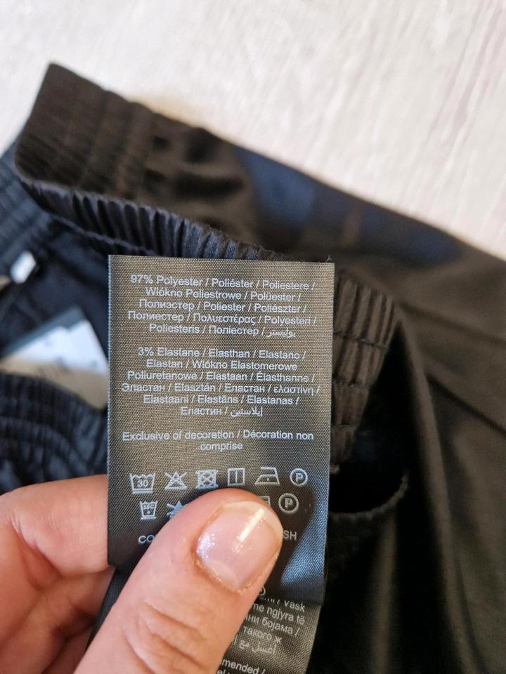 Only Stoffhose Hose schwarz Glanzoptik Gr. M Neu mit Etikett in Schweinfurt