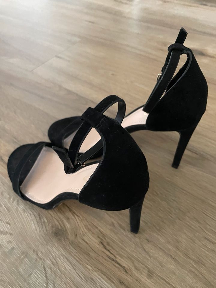 Sandalen Mango, schwarz/samt, Größe 37 *Top* in München