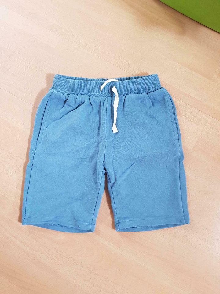 Shorts neuwertig Vertbaudet in Heiligenhafen 