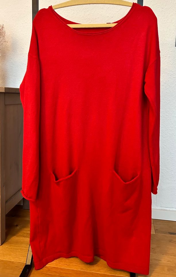 Longpullover bzw. Strickkleid in Coralle in Oerlenbach