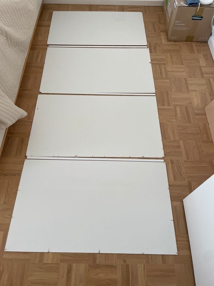 Zusammengesetzt Rückwand von Ikea Pax 236x100 cm in Wiesloch