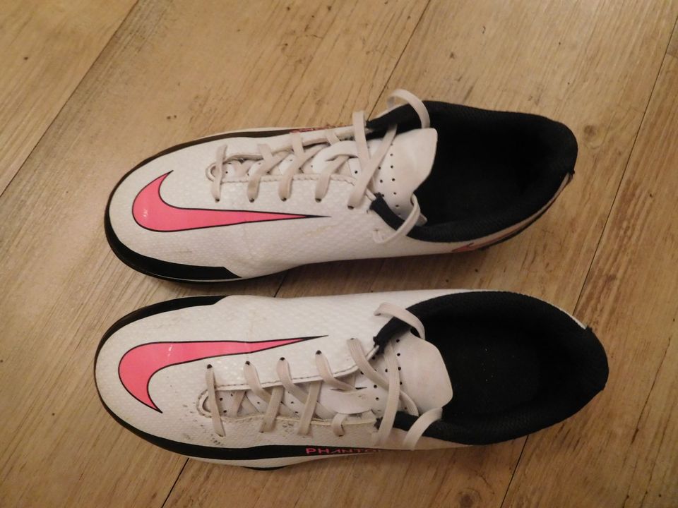 Fußballschuhe von NIKE Gr. 32 in Mühlhausen