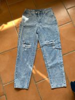 Damen Jeans mit Löchern Größe S Nordrhein-Westfalen - Finnentrop Vorschau