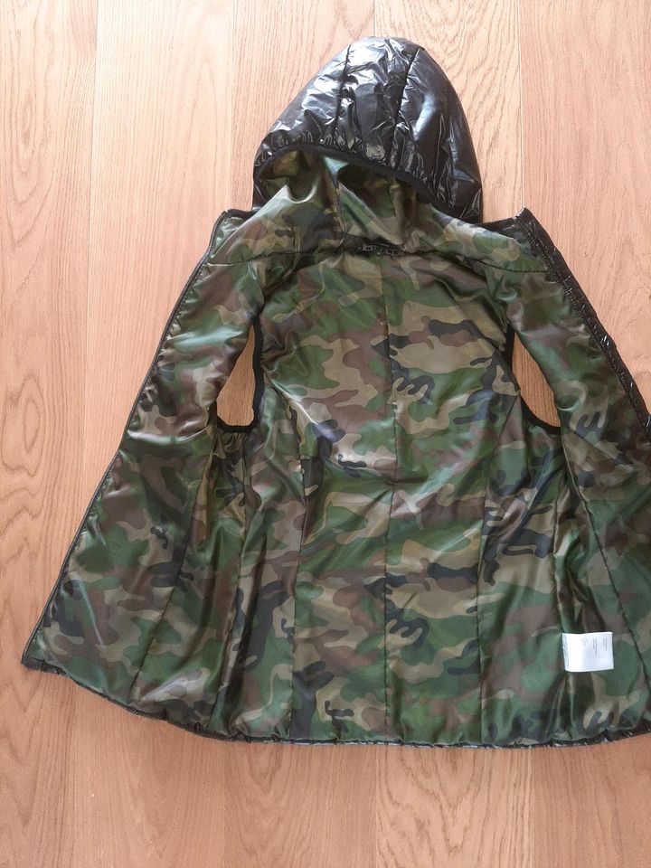 Neu 4riders 4R ReitWeste schwarz glänzend 36 38 Kapuze Camouflage in Gilching