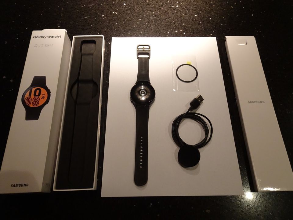 Samsung Galaxy Watch 4 44mm LTE R875 Schwarz in Bad Arolsen