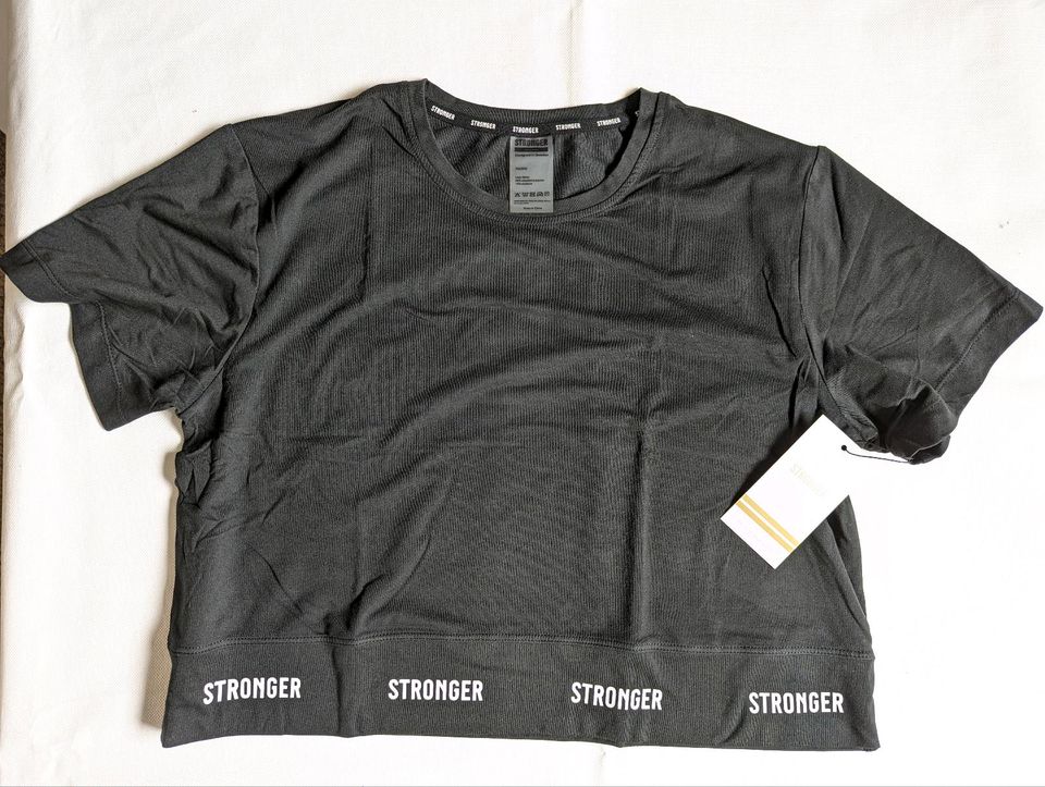 Sport  T-shirt von Stronger M schwarz  kurze Form in Köln