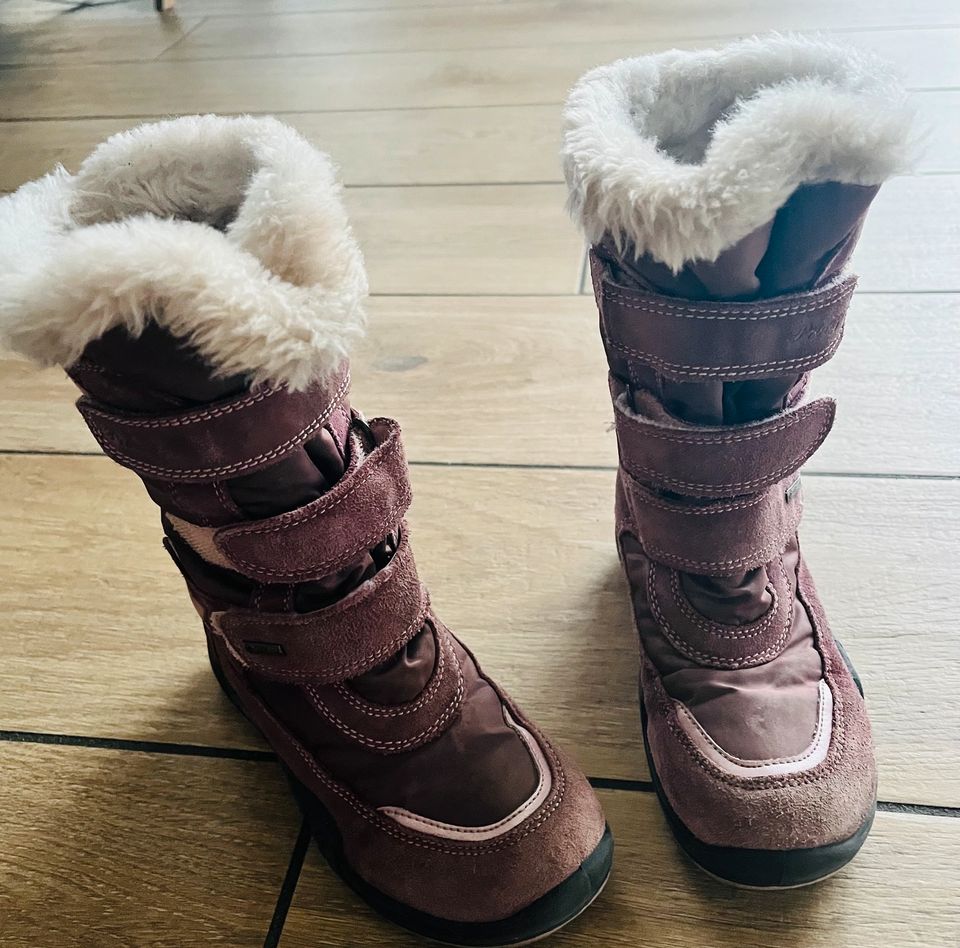 Hübsche Winterschuhe Stiefel Schuhe Mädchen Größe 31 von primigi in Schwanstetten