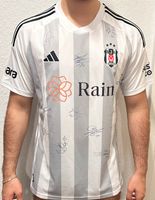Beşiktaş triko mit den Unterschriften von den Spielern Berlin - Tempelhof Vorschau