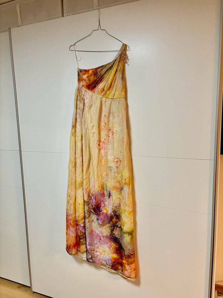Zara Kleid aus 100% Seide Gr.S in München