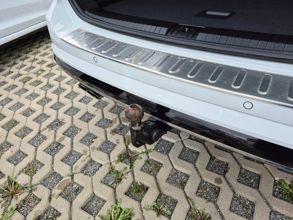VW Touran Highline R- Line DSG 8x Alu AHK LED Sitzhzg Voll. in Roßwein
