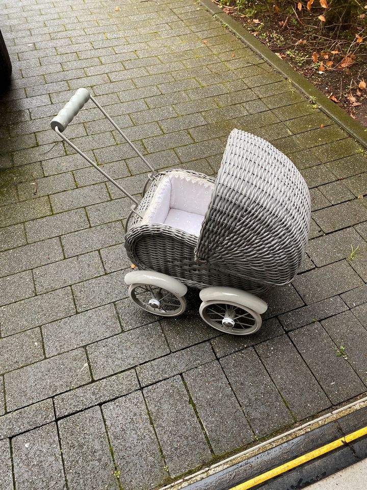 Puppenwagen 'Korbgeflecht', grau in Gütersloh