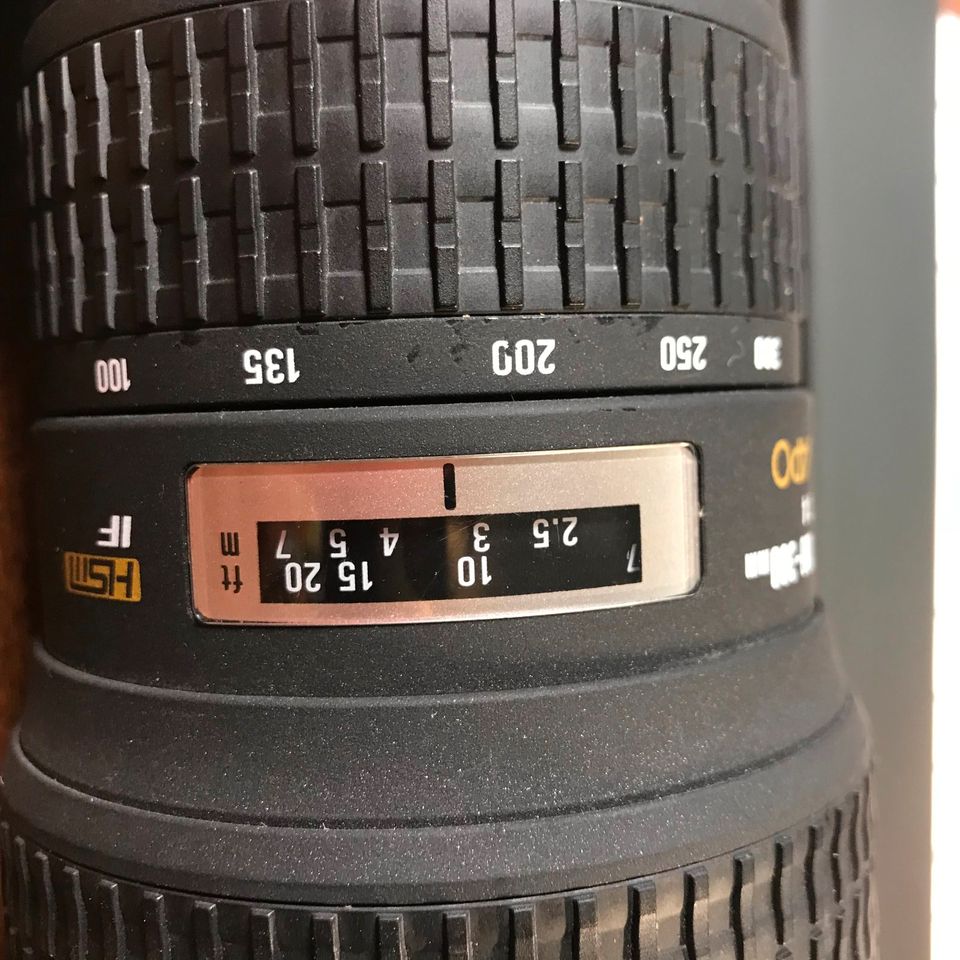 Jetzt zuschlagen! Sigma AF 100-300/4,0 APO EX DG - für Canon in Hamburg