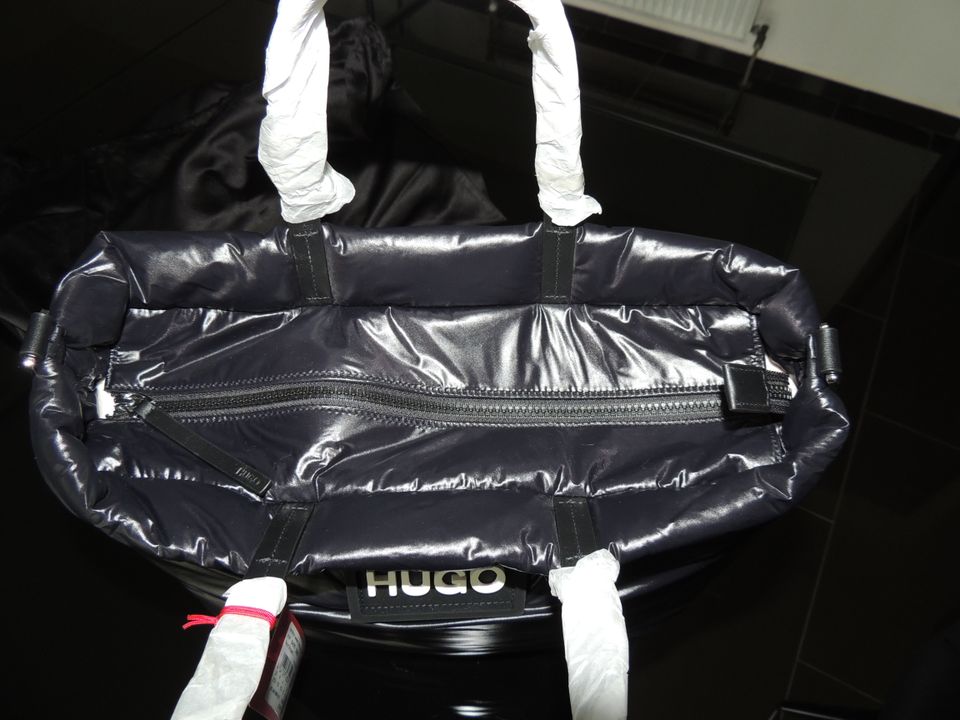 Hugo Record Shopper, Boss, Puffertasche,Stepptasche,schwarz,weiß in Sinn