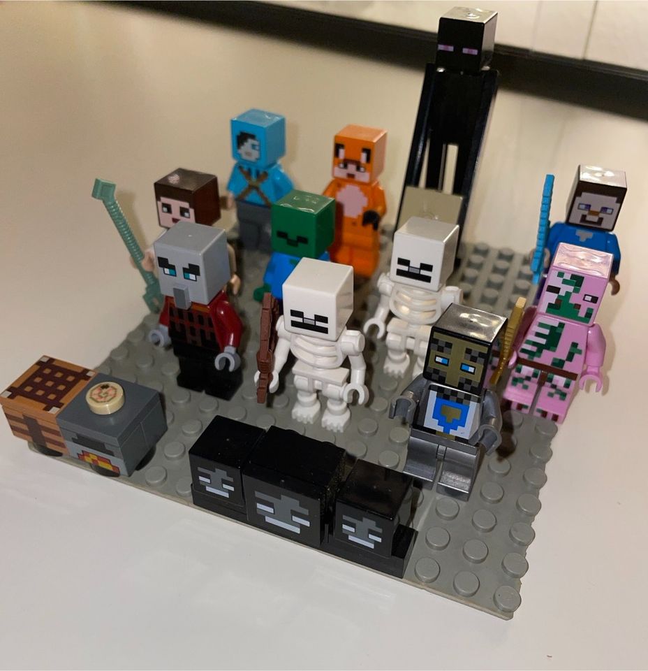 Lego Minecraft Figuren und Zubehör in Euskirchen