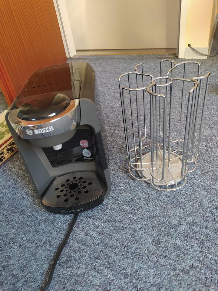 gebrauchte, schwarze Tassimo-Kaffeemaschine mit Kapselständer in Langenhagen