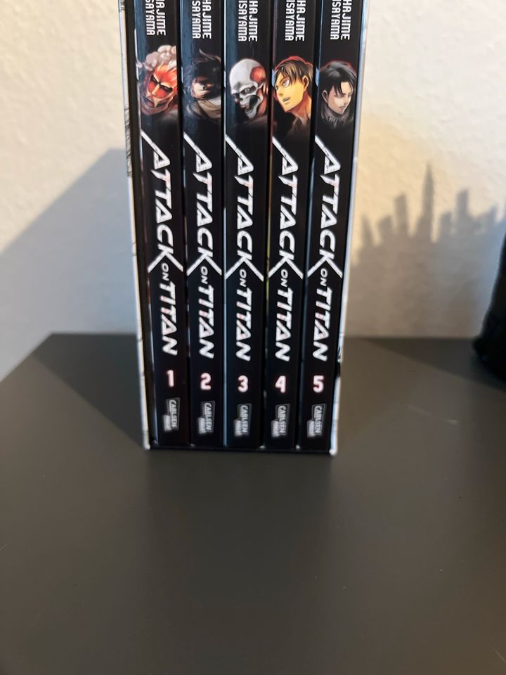 Attack on Titan band 1-5 in Detmold