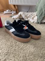 NEUE schwarze Sneaker von Bershka wie Adidas/Nike in Größe 39 Friedrichshain-Kreuzberg - Friedrichshain Vorschau