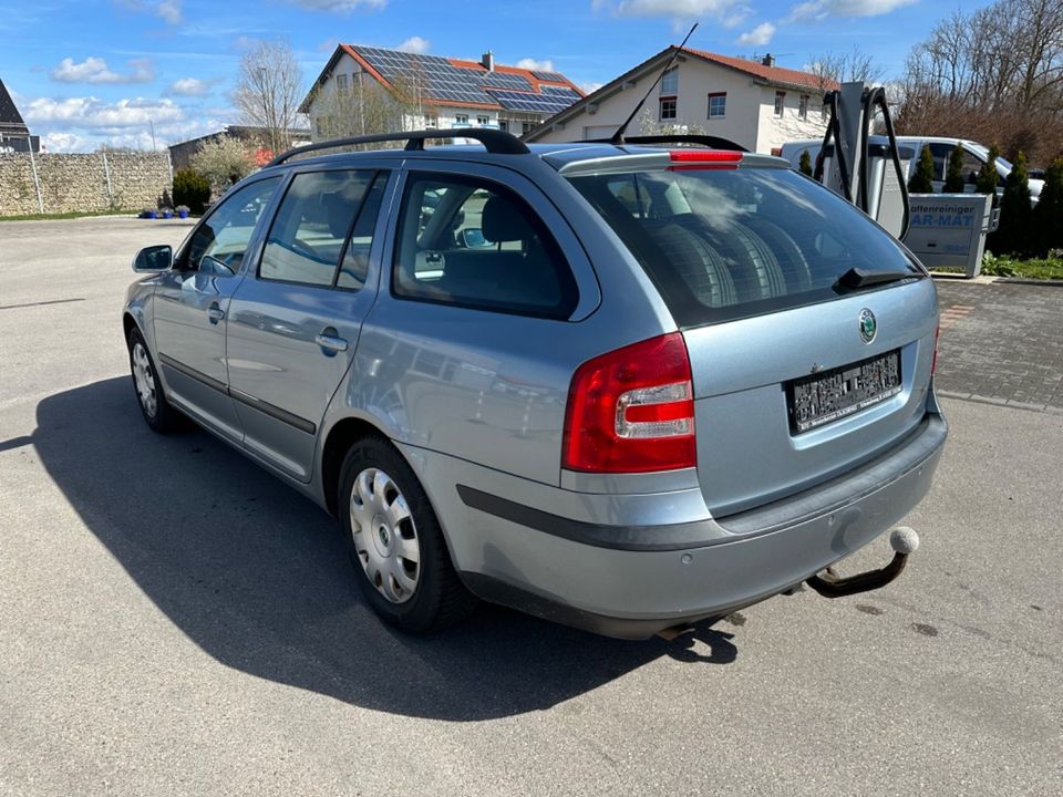 Skoda Octavia Combi Ambiente*Automatik*TÜV-NEU*8-Fachb in Hiltenfingen