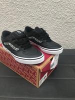 Damen Vans Schuhe Größe 38 Rowley Classic Sneaker Leder Hessen - Hainburg Vorschau