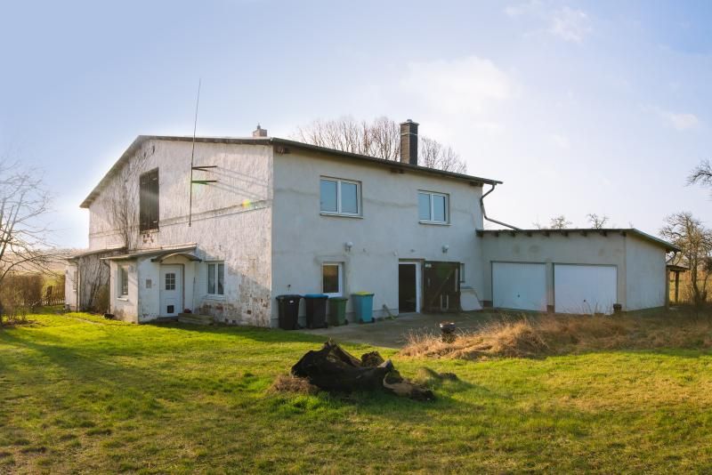 Großzügiges Einfamilienhaus  mit Potenzial für Ausbau mit Grundstück und Landwirtschaftsfläche in Lalendorf