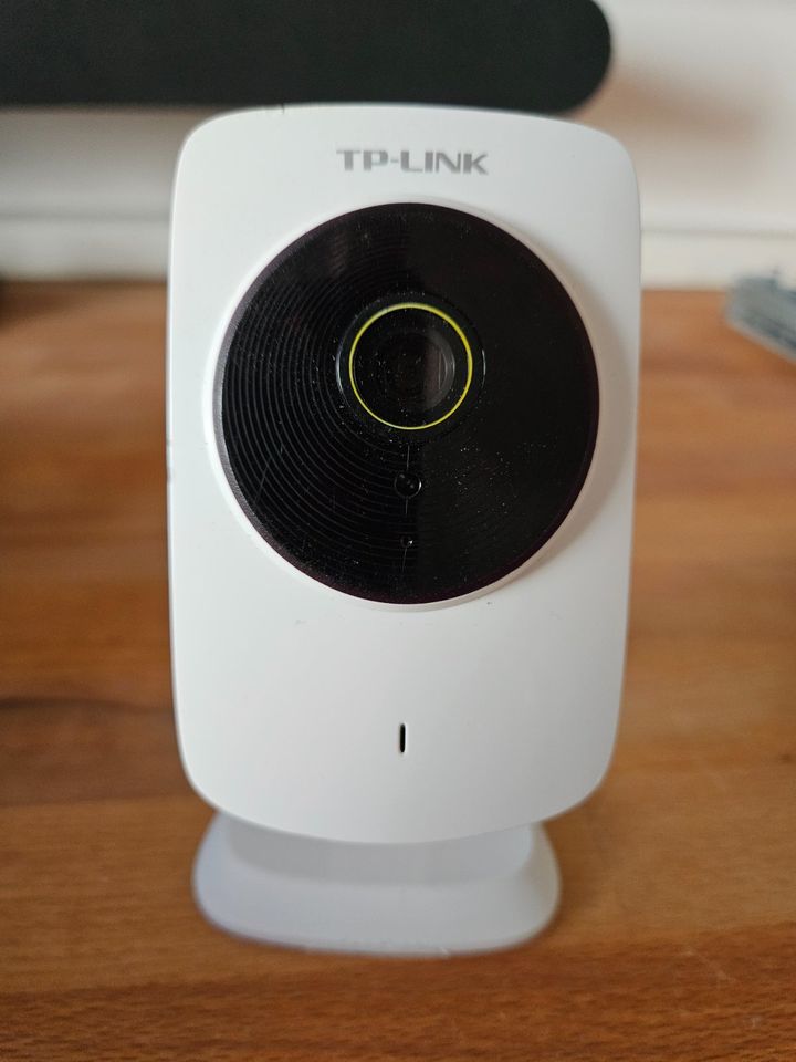 18 Stück TP-Link NC220 WLAN/Cloud Kamera/-Repeater/Zubehör in Herzfelde