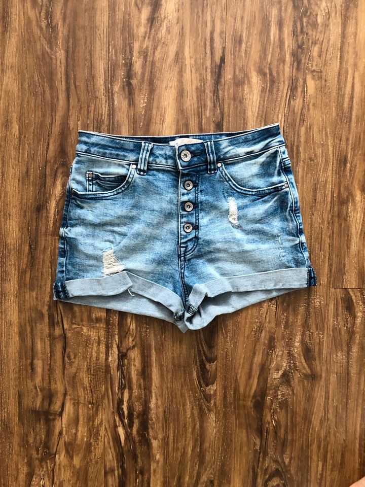 Jeans Shorts, Hotpants, kurze Hose 34 XS in Frankfurt am Main