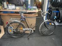 Klassisches DDR-Retro-Fahrrad aus den 1960er Jahren Friedrichshain-Kreuzberg - Kreuzberg Vorschau