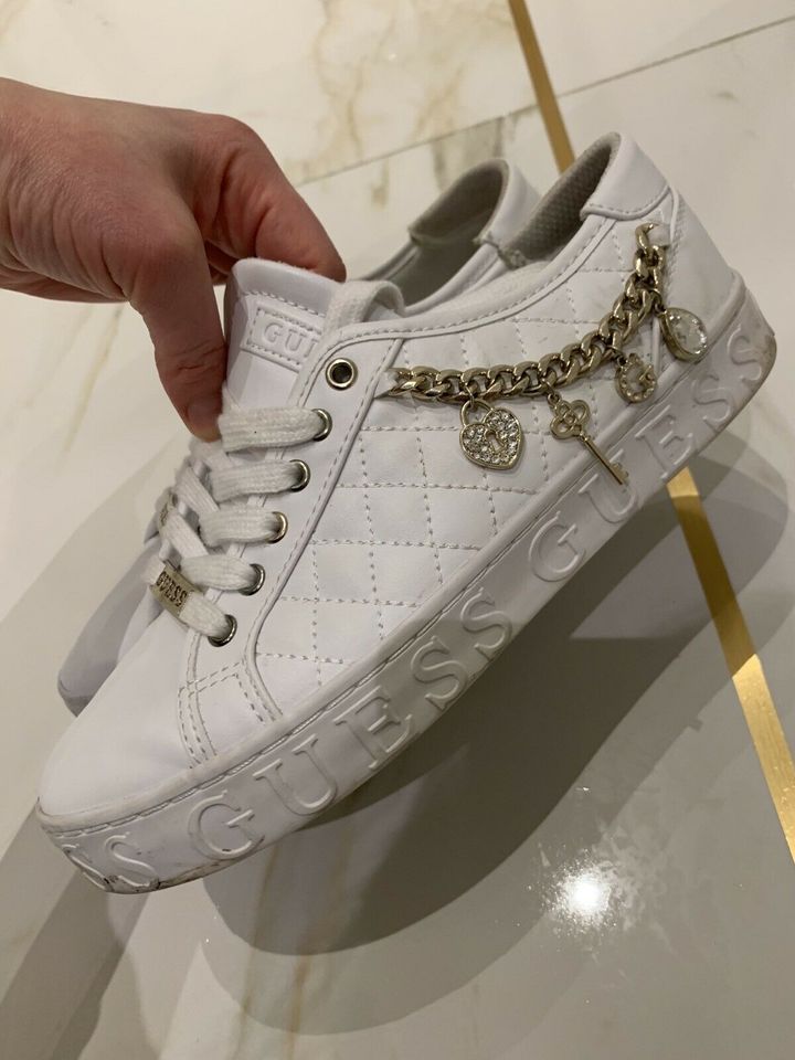 Guess Sneakers gold Kette Schuhe Blogger in Berlin - Neukölln eBay Kleinanzeigen jetzt