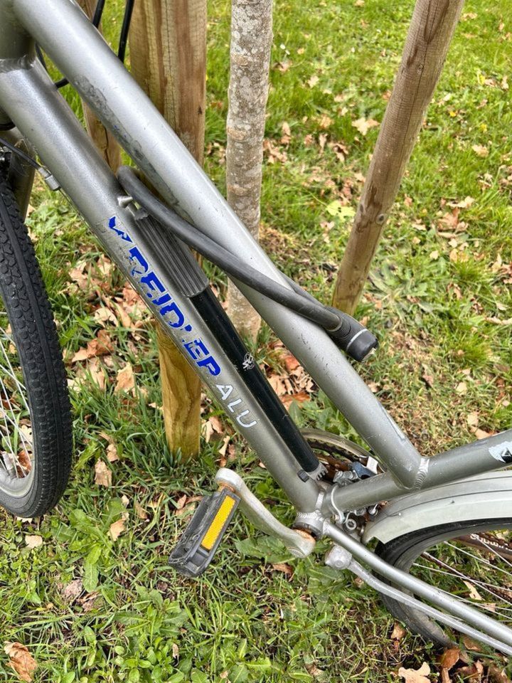 Fahrrad 28 Zoll Aluminiumrahmen in Alsfeld
