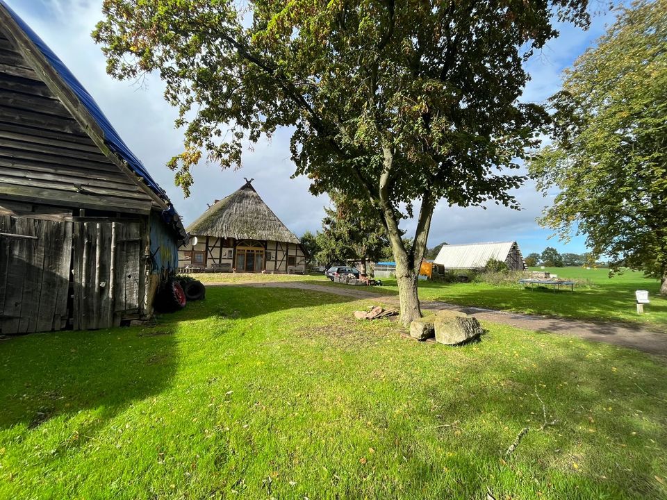 Resthof in Granzin mit Einliegerwohnung und 36000m2 Grundstück in Vellahn