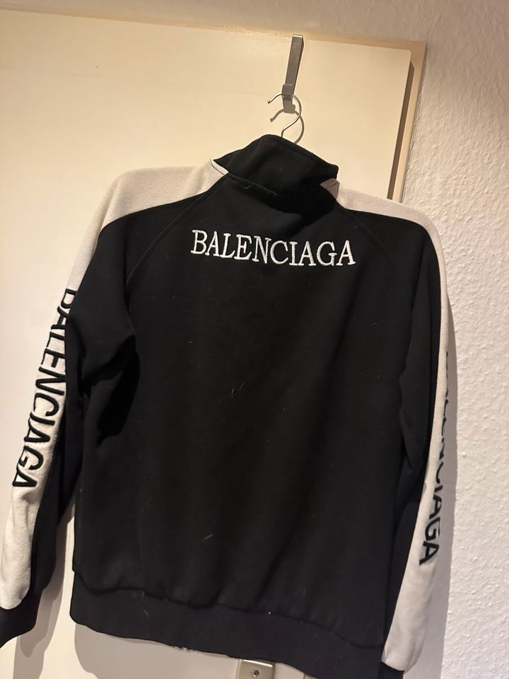 Balenciaga Jacke l in Kerpen