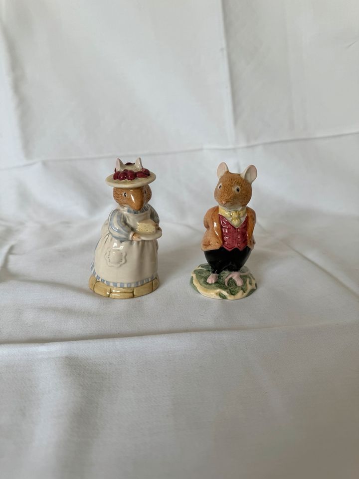 Brambly Hedge Royal Doulton Figuren, Lord Woodmouse, Mrs. Apple in Essen