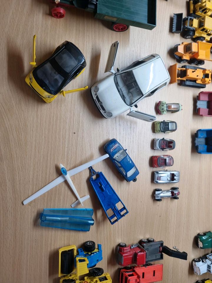 SPIELZEUGAUTOS, SIKU, MATCHBOX UND ANDERE in Duisburg