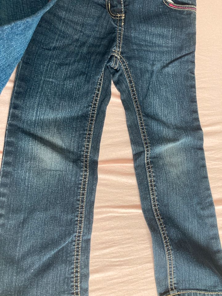 Hosen Jeans 98/104 Räuberhosen in Berlin