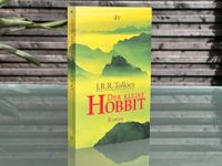 J.R.R. Tolkien - Der kleine Hobbit - neuwertig Kr. München - Ebenhausen Vorschau