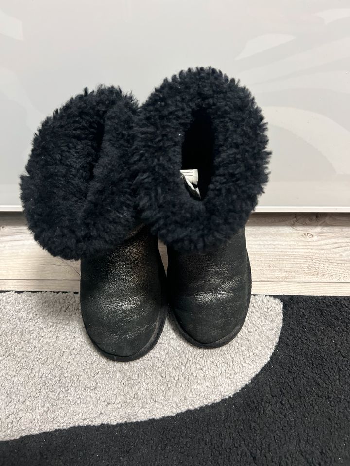 Ugg Winterstiefel / Boots  Gr 32 echtleder in Berlin