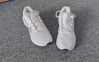 Nike Performance DOWNSHIFTER 13, Gr. 37,5, weiß/blau, TOP!! Berlin - Pankow Vorschau