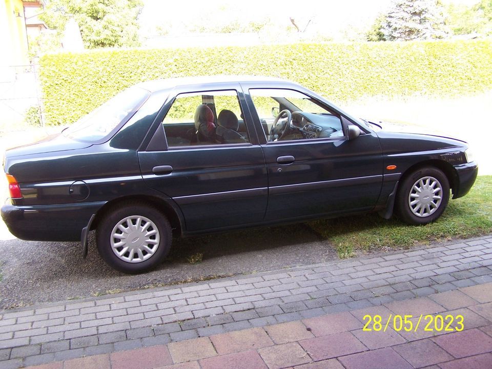 Ford Escort Flair 1,6i 16V Stufenheck 90 PS Bj. 1995 74200 Km in Cottbus